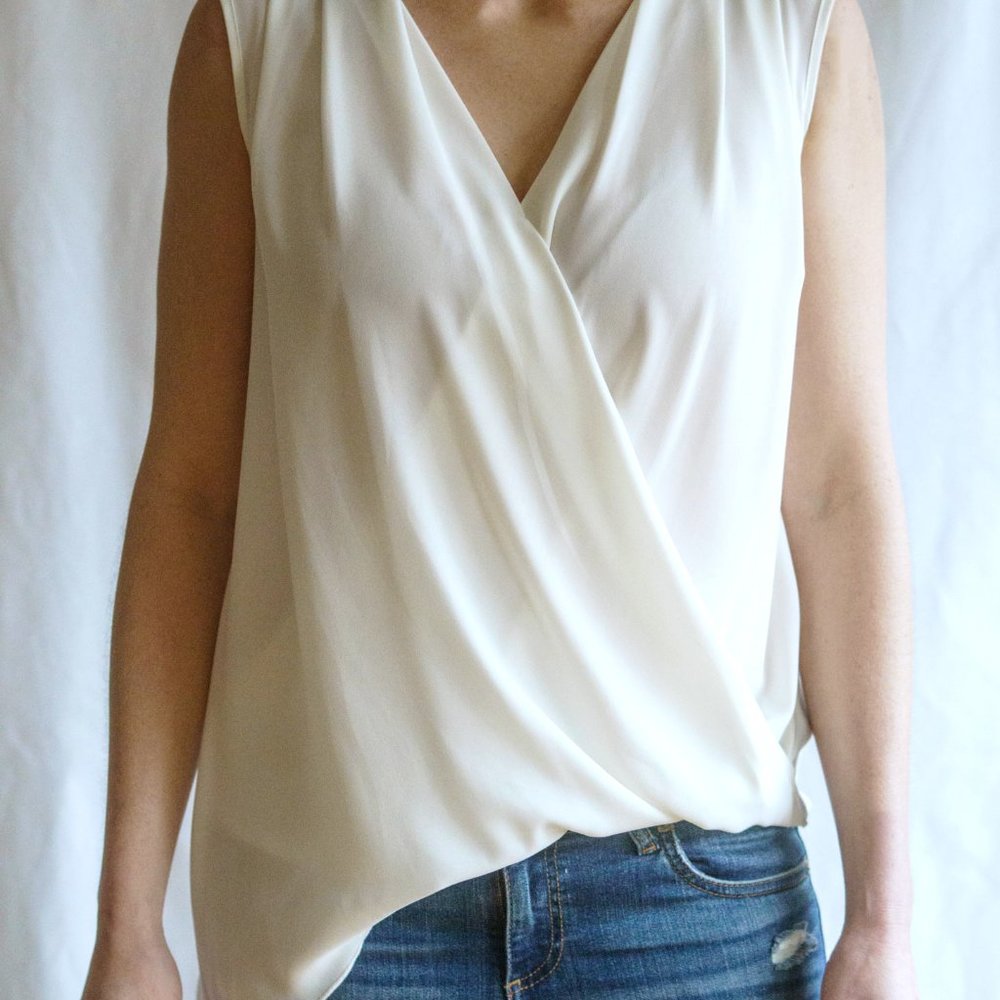 Eight Sixty White Asymmetrical Crossover Top - L